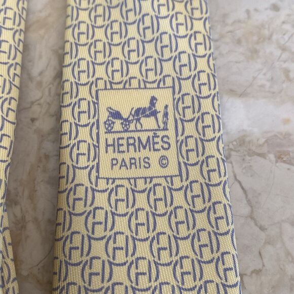 Hermes 100% Silk “H” Monogram - Picture 8 of 10